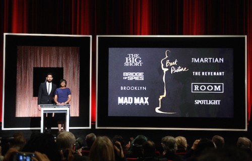 John Krasinski e la presidente dell'Academy Cheryl Boone Isaacs annunciano le nomination per miglior film agli Oscar 2016. Foto di Tommaso Boddi/WireImage