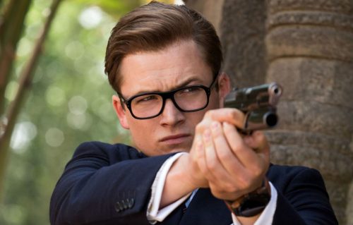 Eggsy (Taron Egerton) indossa l’orologio connesso TAG Heuer Connected Modular 45 Kingsman edition