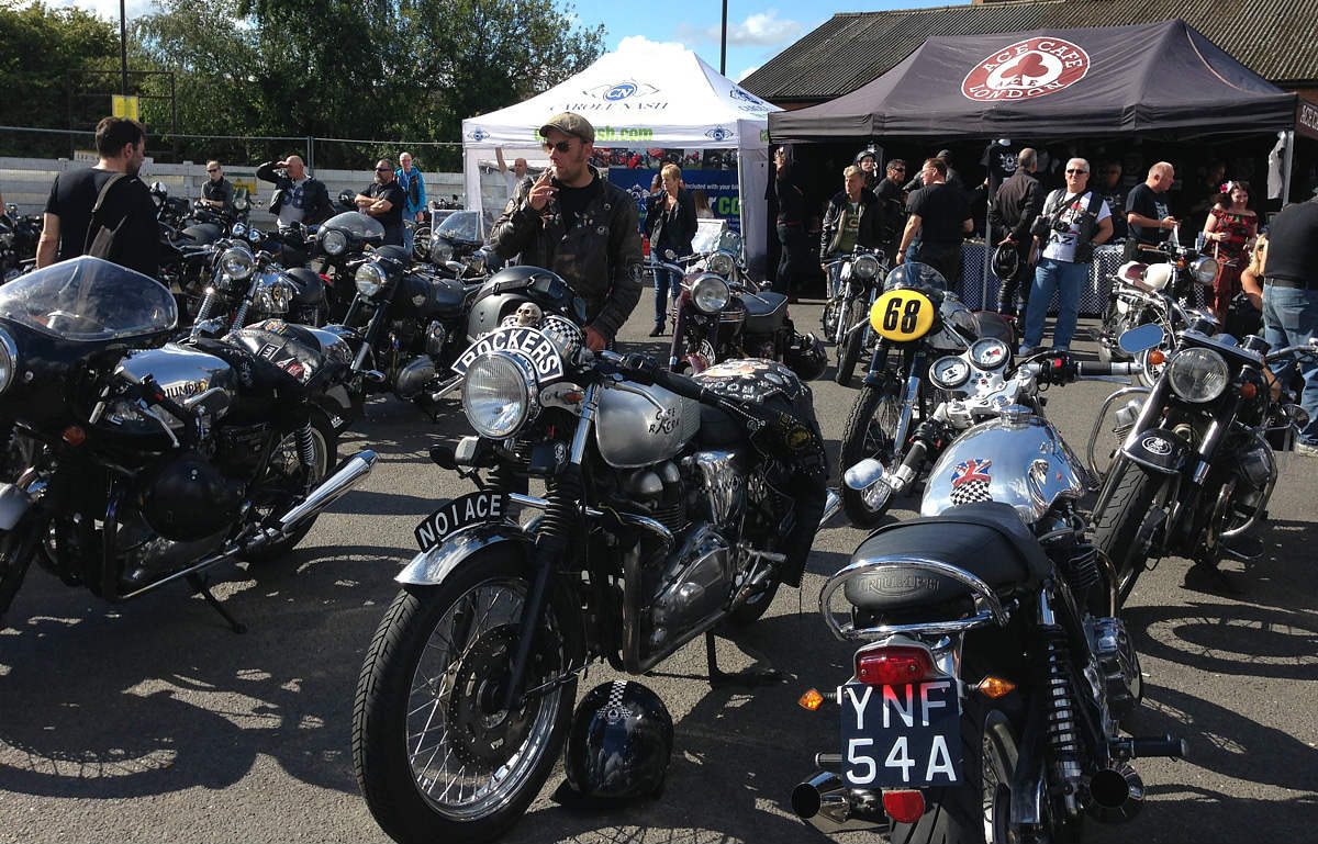 Alcuni motociclisti dell'Ace Cafè di Londra 