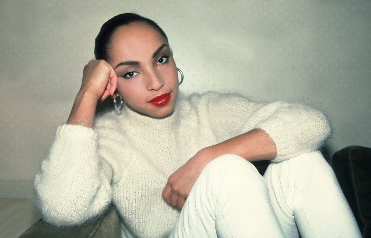 Sade, la prima canzone in 6 anni è una lettera di scuse al figlio trans