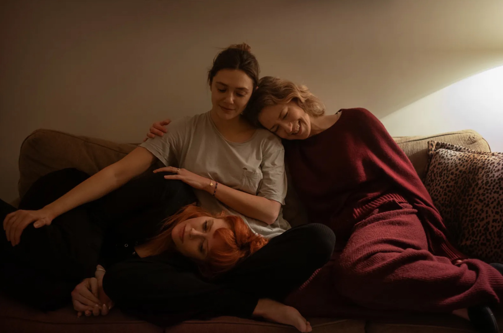 ‘His Three Daughters’: quello che doveva essere un semplice dramma familiare diventa il film dell’anno