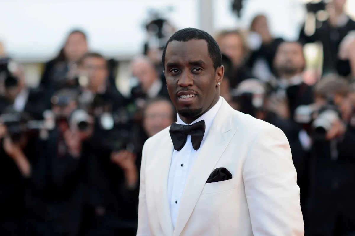 Nuove accuse per Sean Combs: una donna sostiene che ha minacciato di ucciderla e l’ha fatta penzolare dal balcone