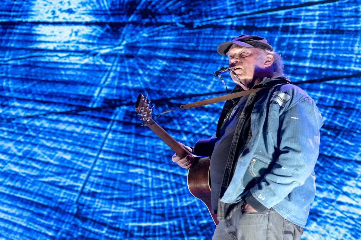 Neil Young si ritira da Glastonbury 2025