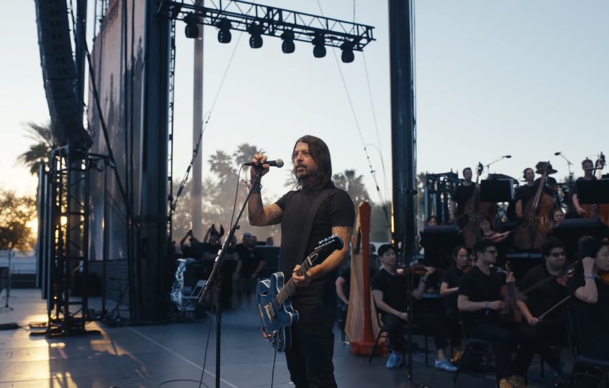 Dave Grohl si è esibito a sorpresa al Coachella